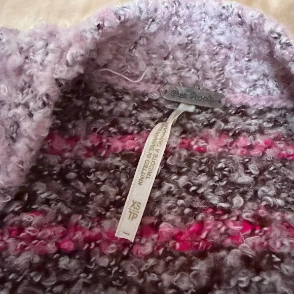 Free People gather me close cardigan.  Size XS/S - Picture 6 of 9